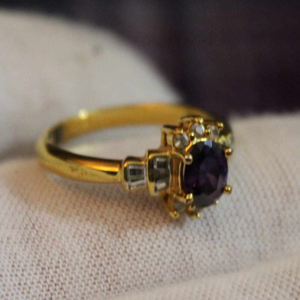 Avon Purple and White Glass 'Stone' Gold Tone Ring